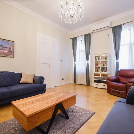 Ferienwohnung Retro Vibes Near Piata Unirii Oradea Exterior foto